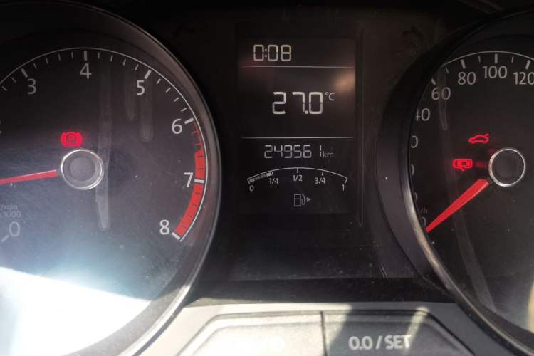 Used Volkswagen Gran Lavida 2015 1.6L Manual Fashion Edition Odometer Close Up