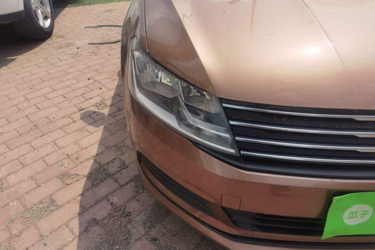 Used Volkswagen Gran Lavida 2015 1.6L Manual Fashion Edition Right Front Headlight