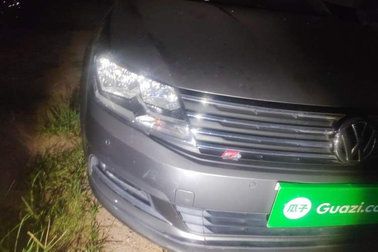 Used Volkswagen Gran Lavida 2015 230TSI DSG Comfort Edition Right Front Headlight
