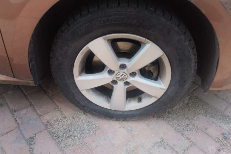 Used Volkswagen Gran Lavida 2015 1.6L Manual Fashion Edition Right Front Wheel Hub