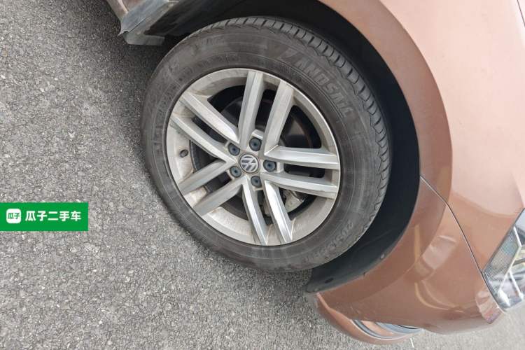 Used Volkswagen Gran Lavida 2015 1.6L Automatic Comfort Edition Right Front Wheel Hub