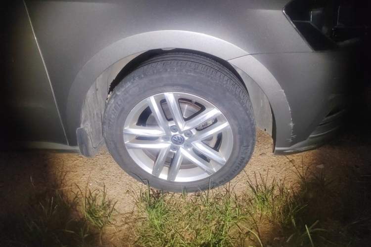 Used Volkswagen Gran Lavida 2015 230TSI DSG Comfort Edition Right Front Wheel Hub