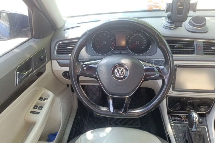 Used Volkswagen Gran Lavida 2015 1.6L Automatic Comfort Edition Steering Wheel