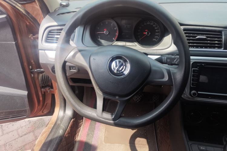 Used Volkswagen Gran Lavida 2015 1.6L Manual Fashion Edition Steering Wheel