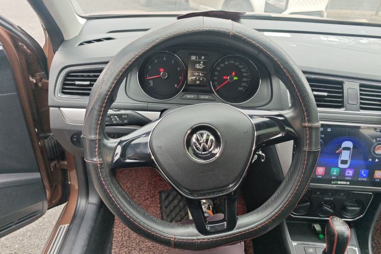 Used Volkswagen Gran Lavida 2015 1.6L Automatic Comfort Edition Steering Wheel