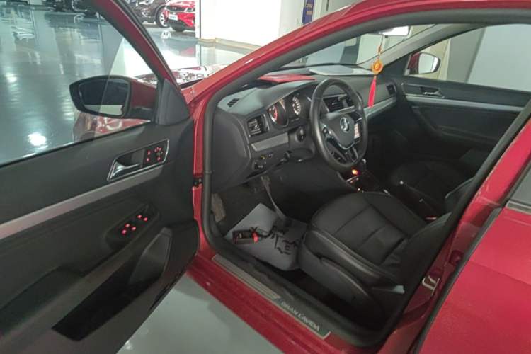 Used Volkswagen Gran Lavida 2015 1.6L Automatic Comfort Edition Driver Seat