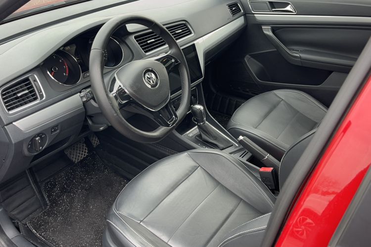 Used Volkswagen Gran Lavida 2015 1.6L Automatic Comfort Edition Driver Seat
