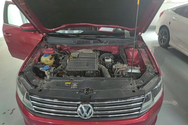 Used Volkswagen Gran Lavida 2015 1.6L Automatic Comfort Edition Engine Bay