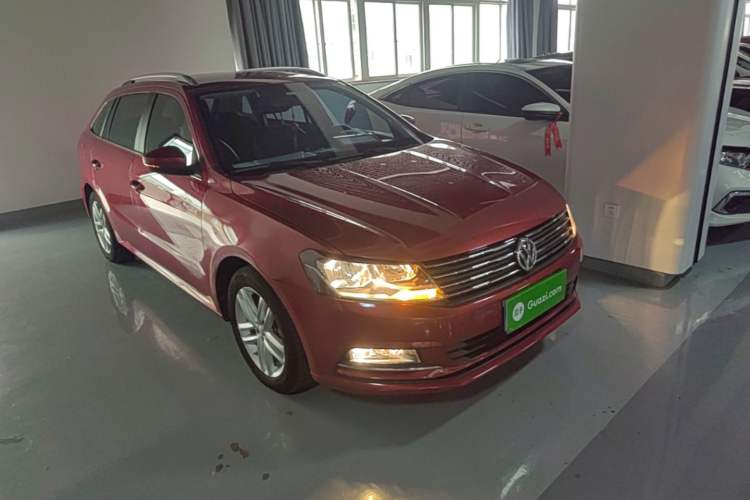 Used Volkswagen Gran Lavida 2015 1.6L Automatic Comfort Edition Front Right 45 Deg