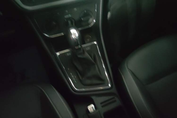 Used Volkswagen Gran Lavida 2015 1.6L Automatic Comfort Edition Gear Lever