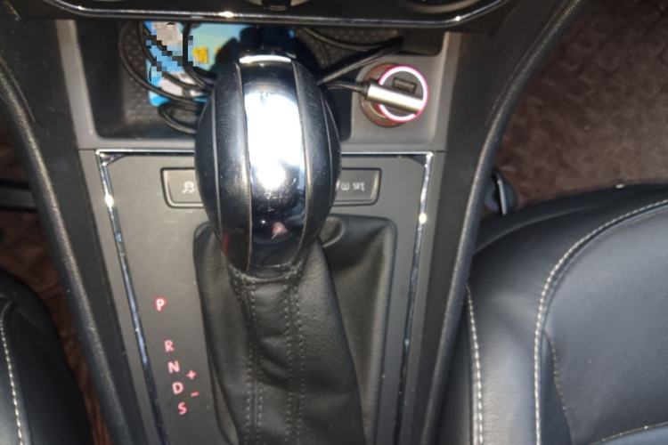 Used Volkswagen Gran Lavida 2015 1.6L Automatic Comfort Edition Gear Lever