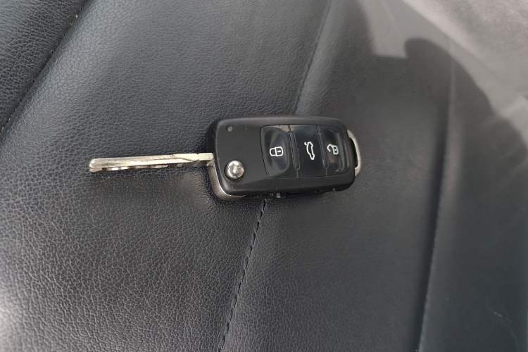 Used Volkswagen Gran Lavida 2015 1.6L Automatic Comfort Edition Interior 1