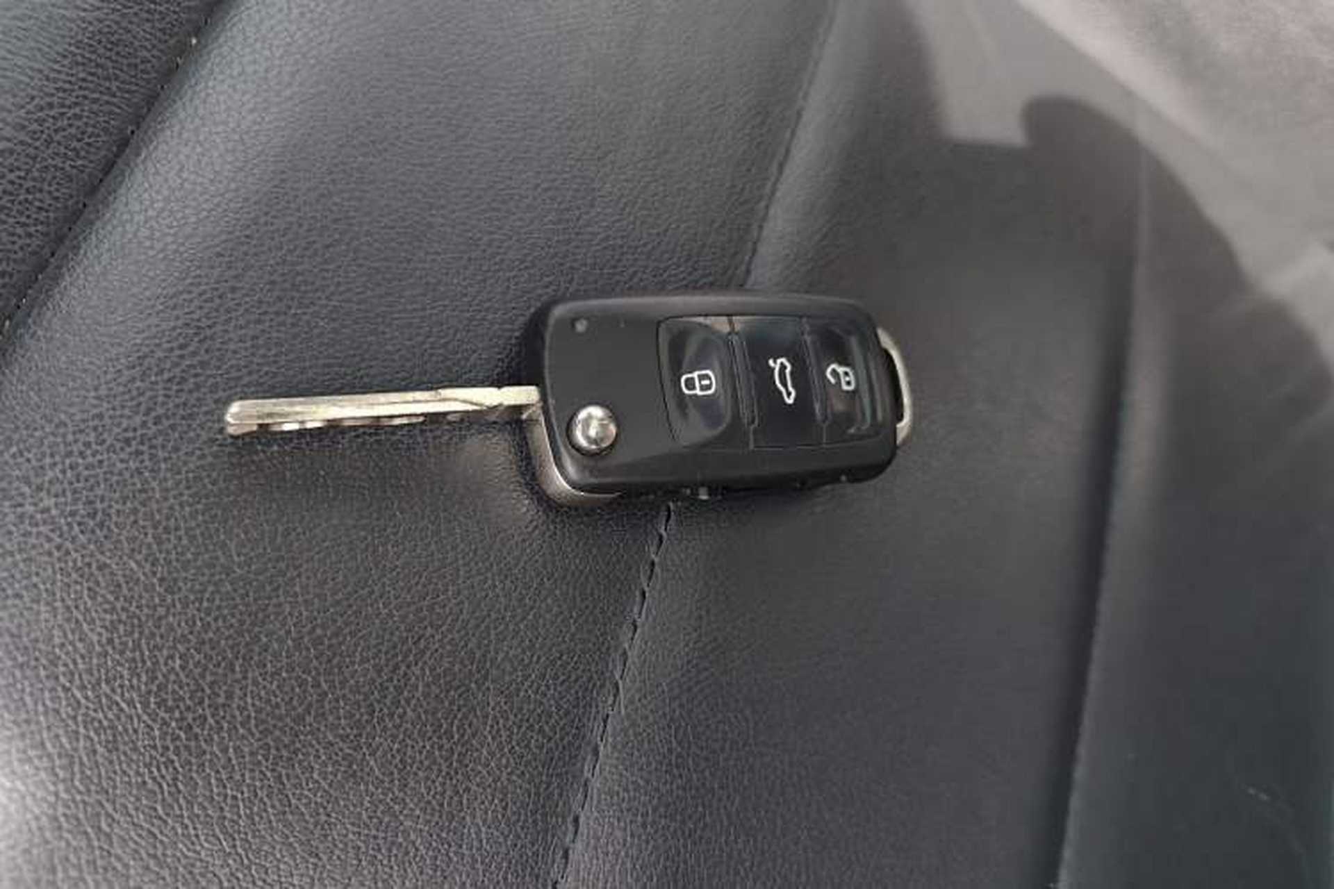 Used Volkswagen Gran Lavida 2015 1.6L Automatic Comfort Edition Interior 1