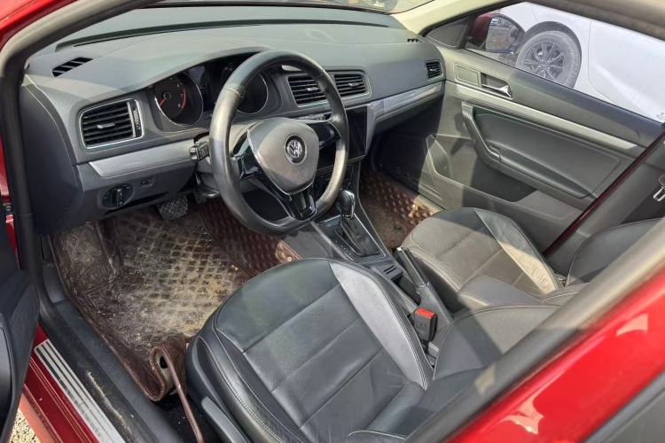 Used Volkswagen Gran Lavida 2015 1.6L Automatic Comfort Edition Interior 3