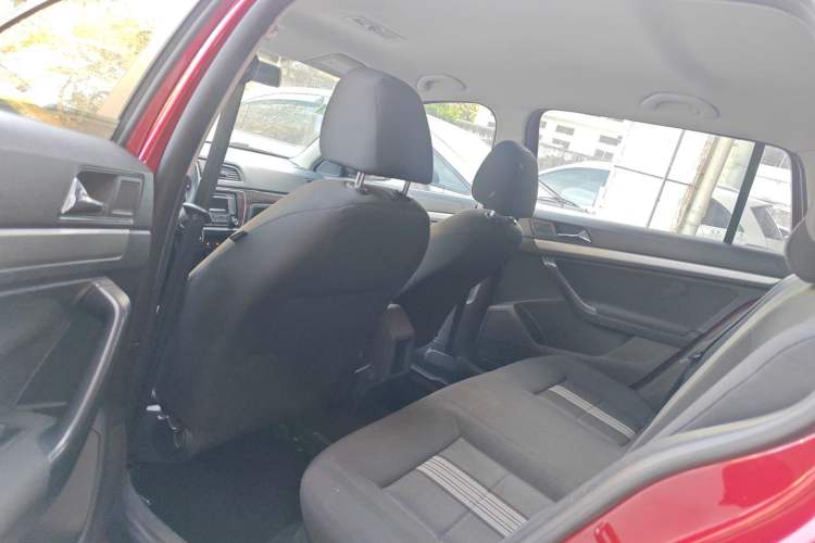 Used Volkswagen Gran Lavida 2015 1.6L Automatic Fashion Edition Interior 4