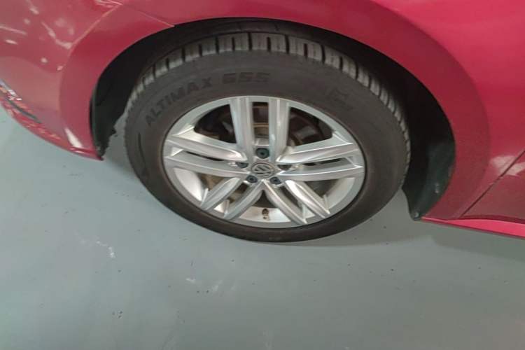 Used Volkswagen Gran Lavida 2015 1.6L Automatic Comfort Edition Left Front Wheel Hub