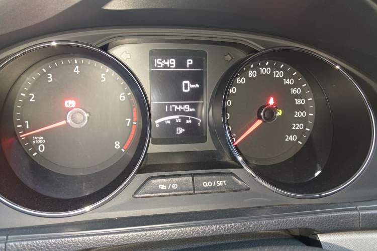 Used Volkswagen Gran Lavida 2015 1.6L Automatic Comfort Edition Odometer Close Up