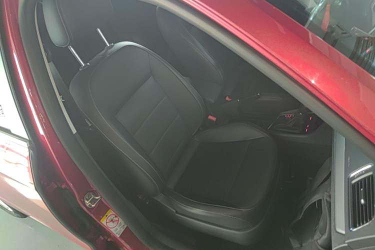 Used Volkswagen Gran Lavida 2015 1.6L Automatic Comfort Edition Right Front Seat