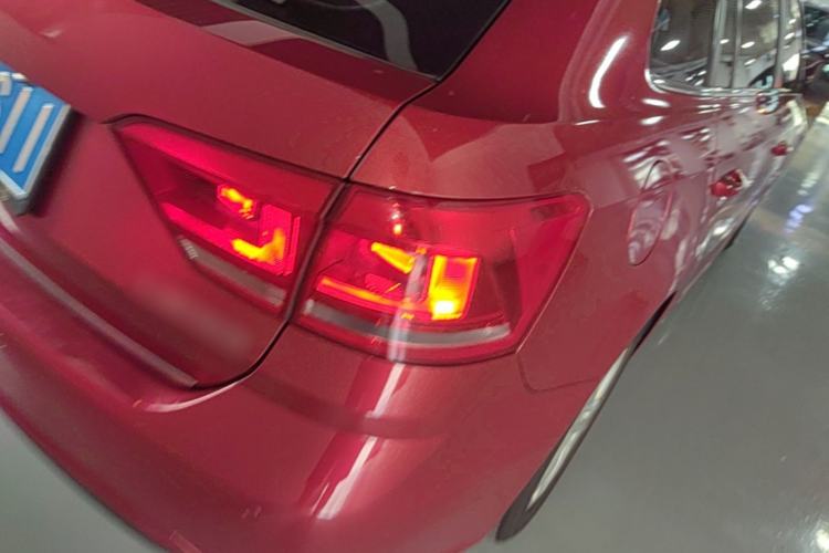 Used Volkswagen Gran Lavida 2015 1.6L Automatic Comfort Edition Right Rear Taillight