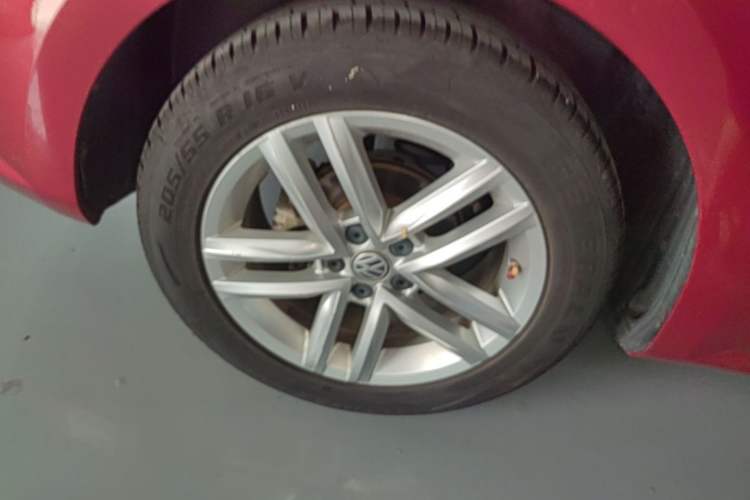 Used Volkswagen Gran Lavida 2015 1.6L Automatic Comfort Edition Right Rear Wheel Hub