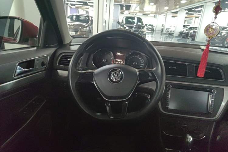 Used Volkswagen Gran Lavida 2015 1.6L Automatic Comfort Edition Steering Wheel