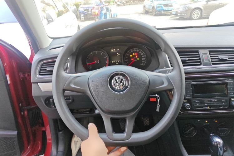Used Volkswagen Gran Lavida 2015 1.6L Automatic Fashion Edition Steering Wheel
