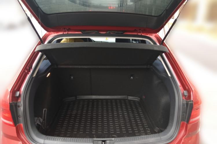 Used Volkswagen Gran Lavida 2015 1.6L Automatic Comfort Edition Trunk