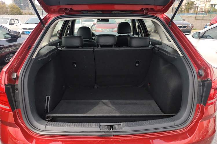 Used Volkswagen Gran Lavida 2015 1.6L Automatic Comfort Edition Trunk