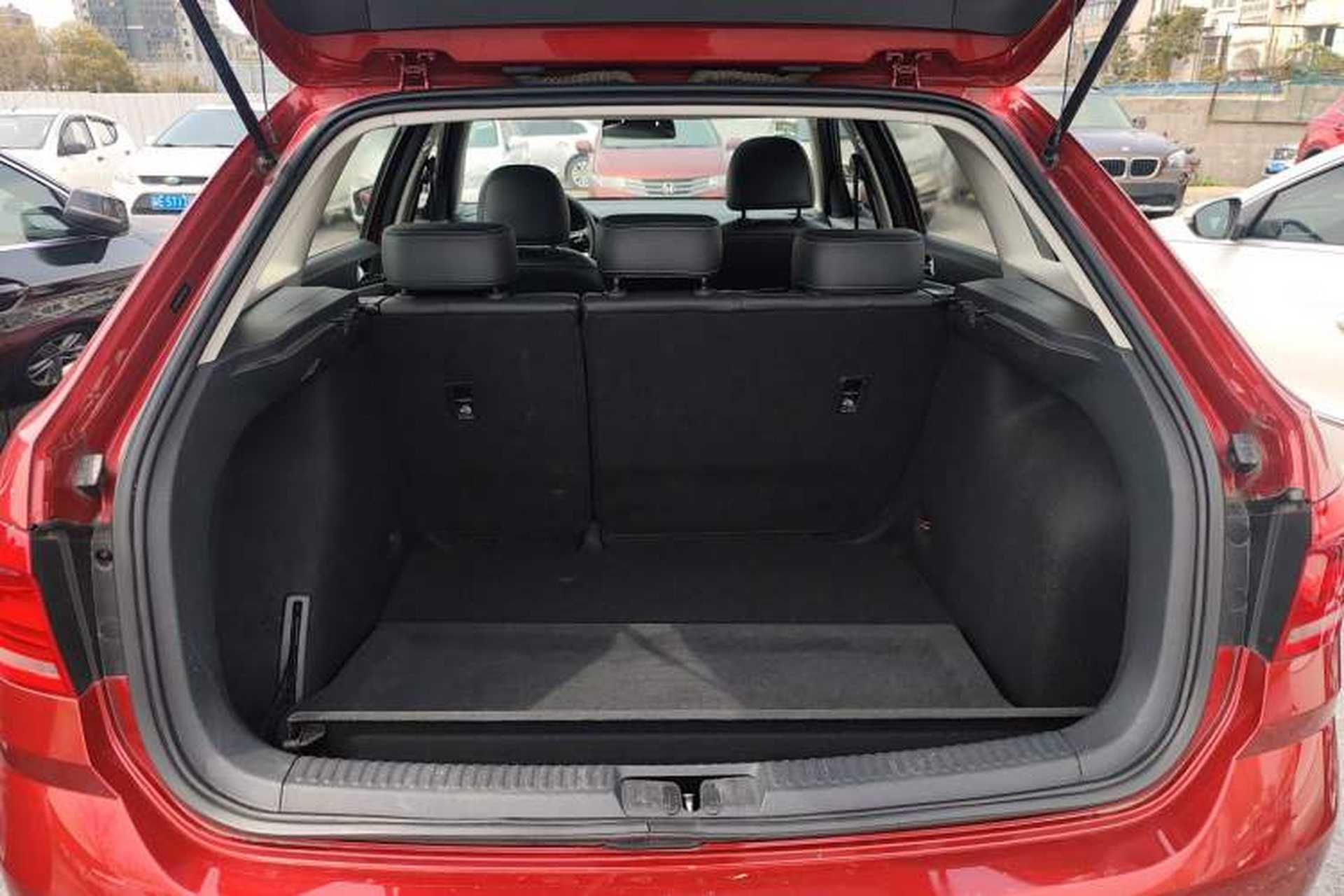 Used Volkswagen Gran Lavida 2015 1.6L Automatic Comfort Edition Trunk