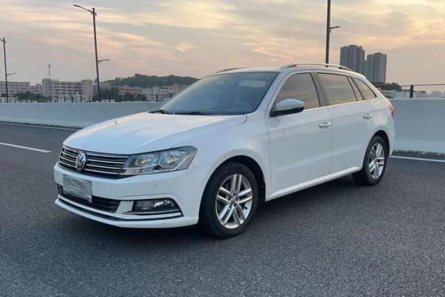 Ojetý Volkswagen Gran Lavida 2015 230TSI DSG Comfort Edition