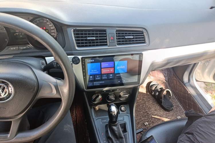 Used Volkswagen Gran Lavida 2015 1.6L Automatic Fashion Edition Audio And AC Panel