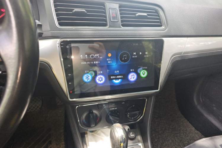 Used Volkswagen Gran Lavida 2015 1.6L Automatic Comfort Edition Audio And AC Panel