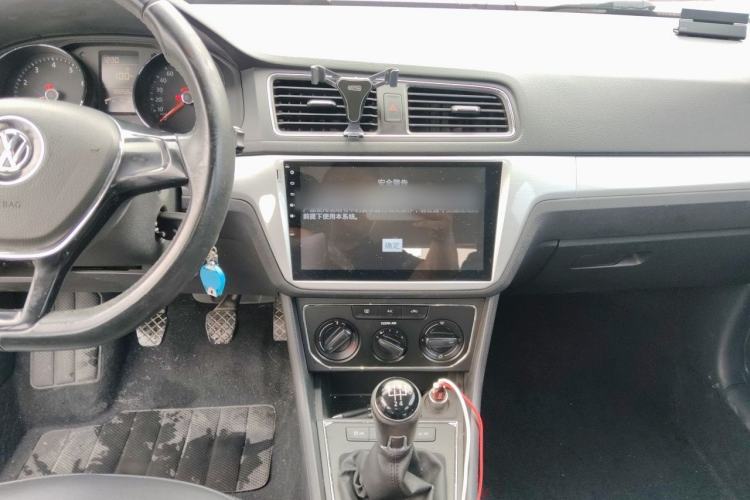 Used Volkswagen Gran Lavida 2015 1.6L Manual Comfort Edition Audio And AC Panel