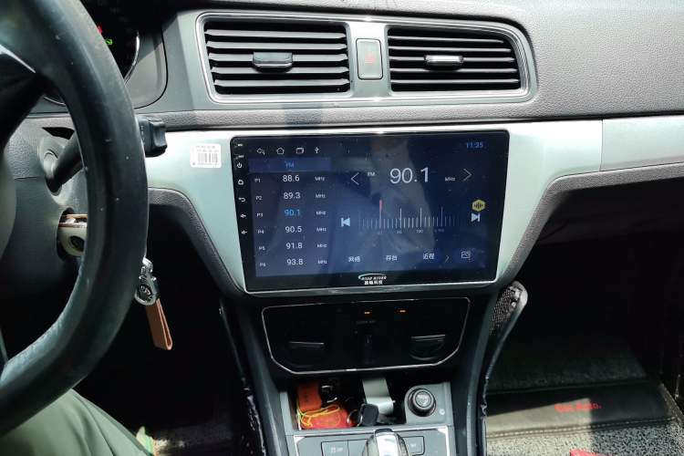 Used Volkswagen Gran Lavida 2015 1.6L Automatic Comfort Edition Audio And AC Panel