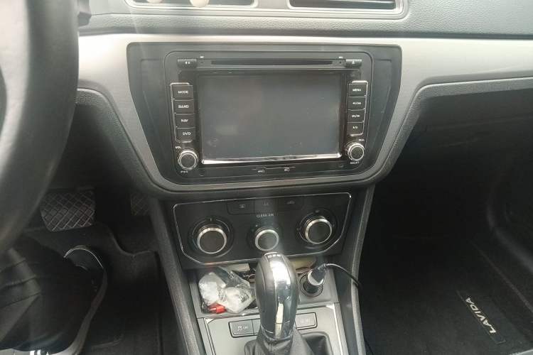 Used Volkswagen Gran Lavida 2015 230TSI DSG Comfort Edition Audio And AC Panel