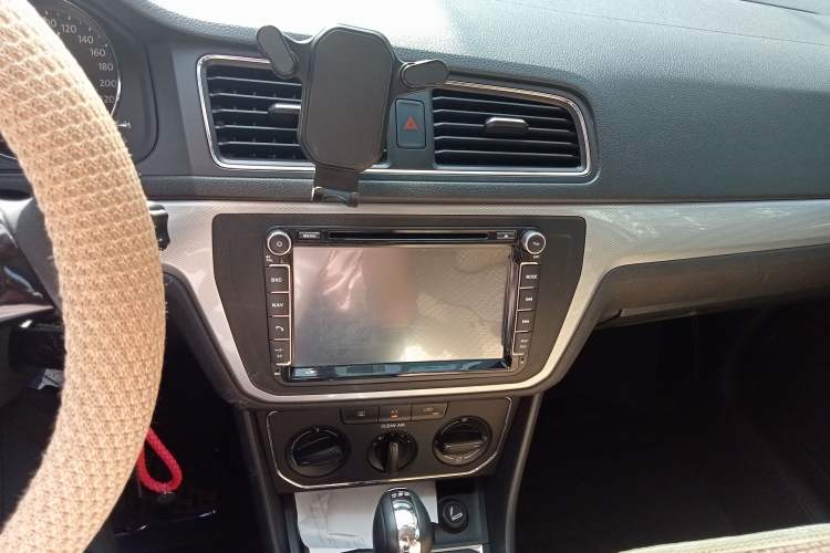 Used Volkswagen Gran Lavida 2015 230TSI DSG Comfort Edition Audio And AC Panel