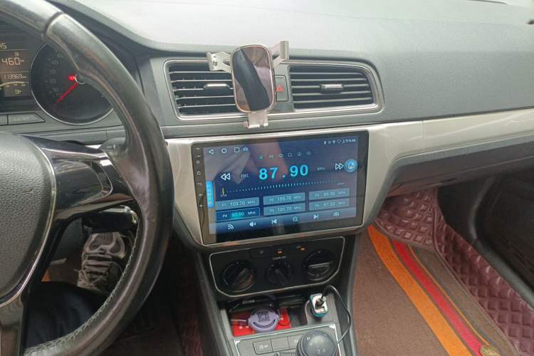 Used Volkswagen Gran Lavida 2015 1.6L Manual Comfort Edition Audio And AC Panel