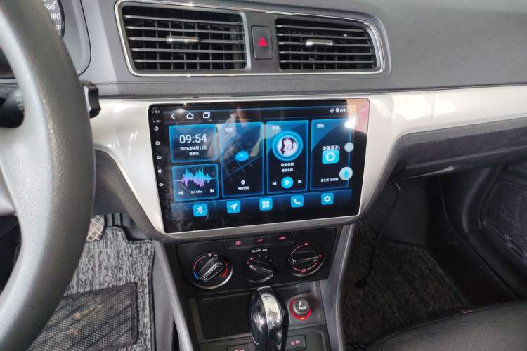 Used Volkswagen Gran Lavida 2015 1.6L Automatic Fashion Edition Audio And AC Panel