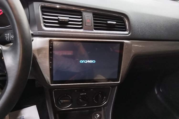 Used Volkswagen Gran Lavida 2015 1.6L Manual Comfort Edition Audio And AC Panel