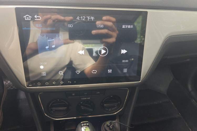 Used Volkswagen Gran Lavida 2015 230TSI DSG Comfort Edition Audio And AC Panel