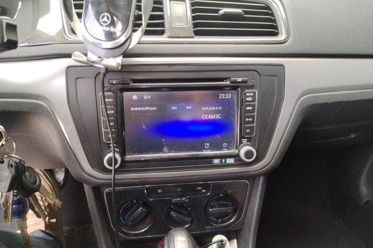 Used Volkswagen Gran Lavida 2015 1.6L Automatic Comfort Edition Audio And AC Panel