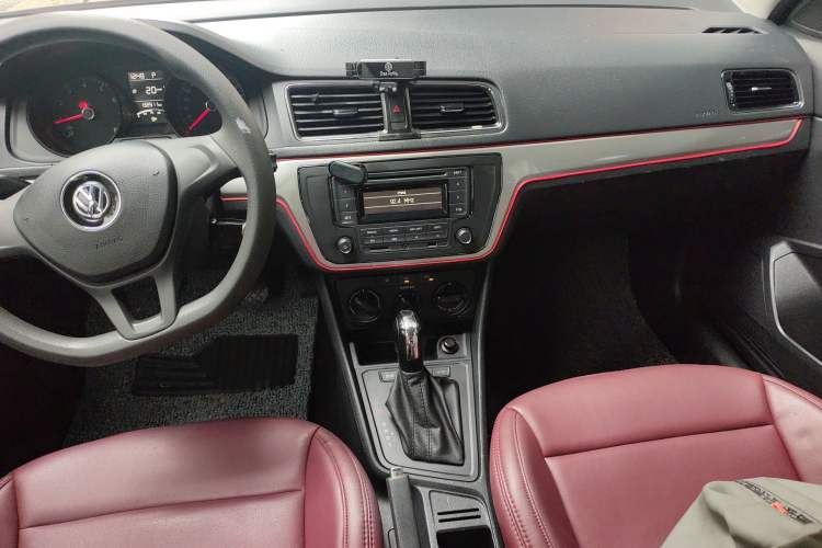 Used Volkswagen Gran Lavida 2015 1.6L Automatic Fashion Edition Audio And AC Panel
