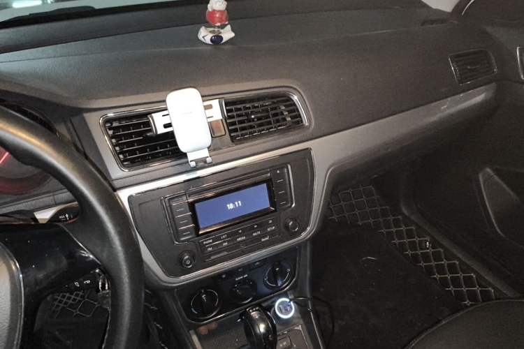 Used Volkswagen Gran Lavida 2015 230TSI DSG Comfort Edition Audio And AC Panel