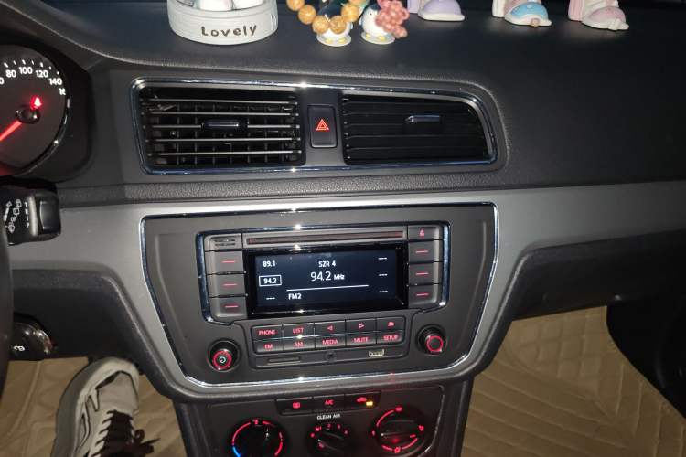 Used Volkswagen Gran Lavida 2015 230TSI DSG Comfort Edition Audio And AC Panel