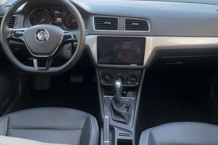 Used Volkswagen Gran Lavida 2015 230TSI DSG Comfort Edition Audio And AC Panel
