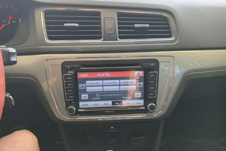 Used Volkswagen Gran Lavida 2015 1.6L Automatic Fashion Edition Audio And AC Panel