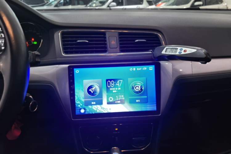 Used Volkswagen Gran Lavida 2015 1.6L Automatic Comfort Edition Audio And AC Panel