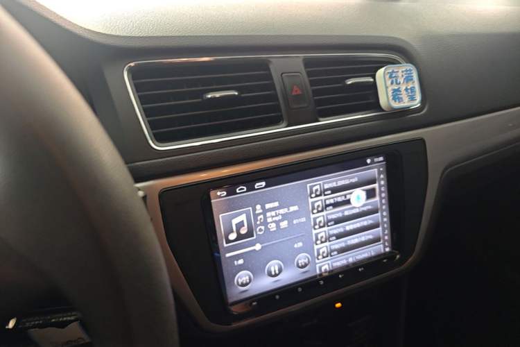 Used Volkswagen Gran Lavida 2015 1.6L Automatic Fashion Edition Audio And AC Panel