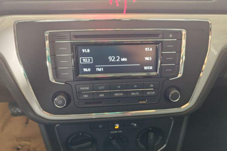 Used Volkswagen Gran Lavida 2015 1.6L Automatic Comfort Edition Audio And AC Panel