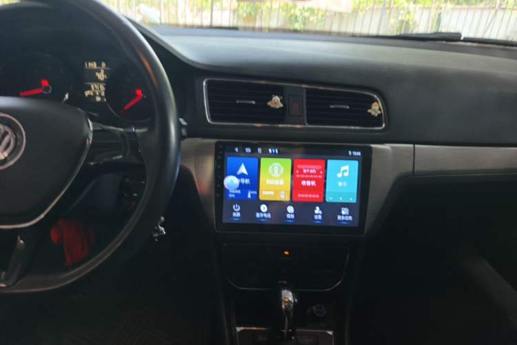 Used Volkswagen Gran Lavida 2015 1.6L Automatic Comfort Edition Audio And AC Panel